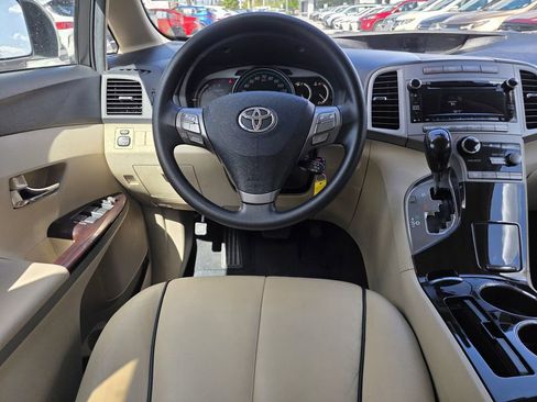 Used 2010 Toyota Venza image 12