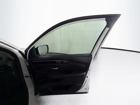 Used 2025 Honda Pilot Touring image 34