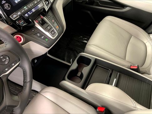 Used 2024 Honda Odyssey EX-L image 18
