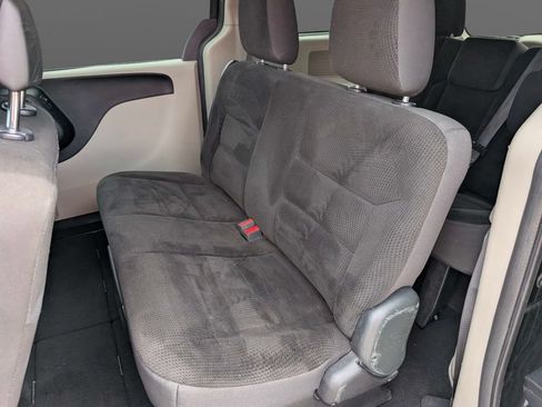 Used 2019 Dodge Grand Caravan SE w/ UConnect Hands-Free Group FWD image 17