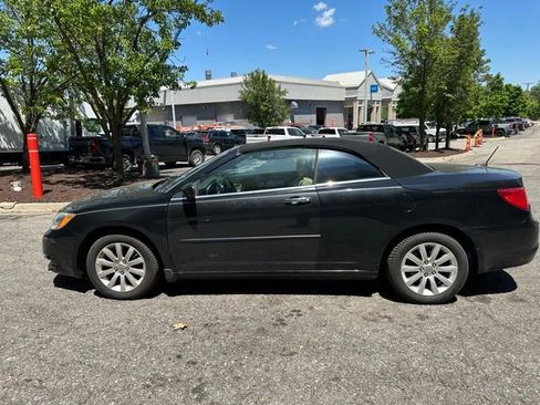 Used 2014 Chrysler 200 Touring FWD image 2