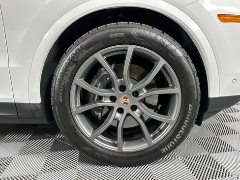 Certified 2025 Porsche Cayenne AWD/4WD image 15