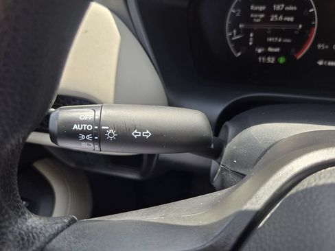 Certified 2025 Honda HR-V LX image 26