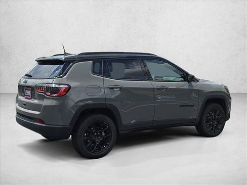Used 2023 Jeep Compass Latitude w/ Convenience Group AWD/4WD image 5