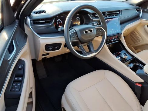 Used 2023 Jeep Grand Cherokee L Limited image 16