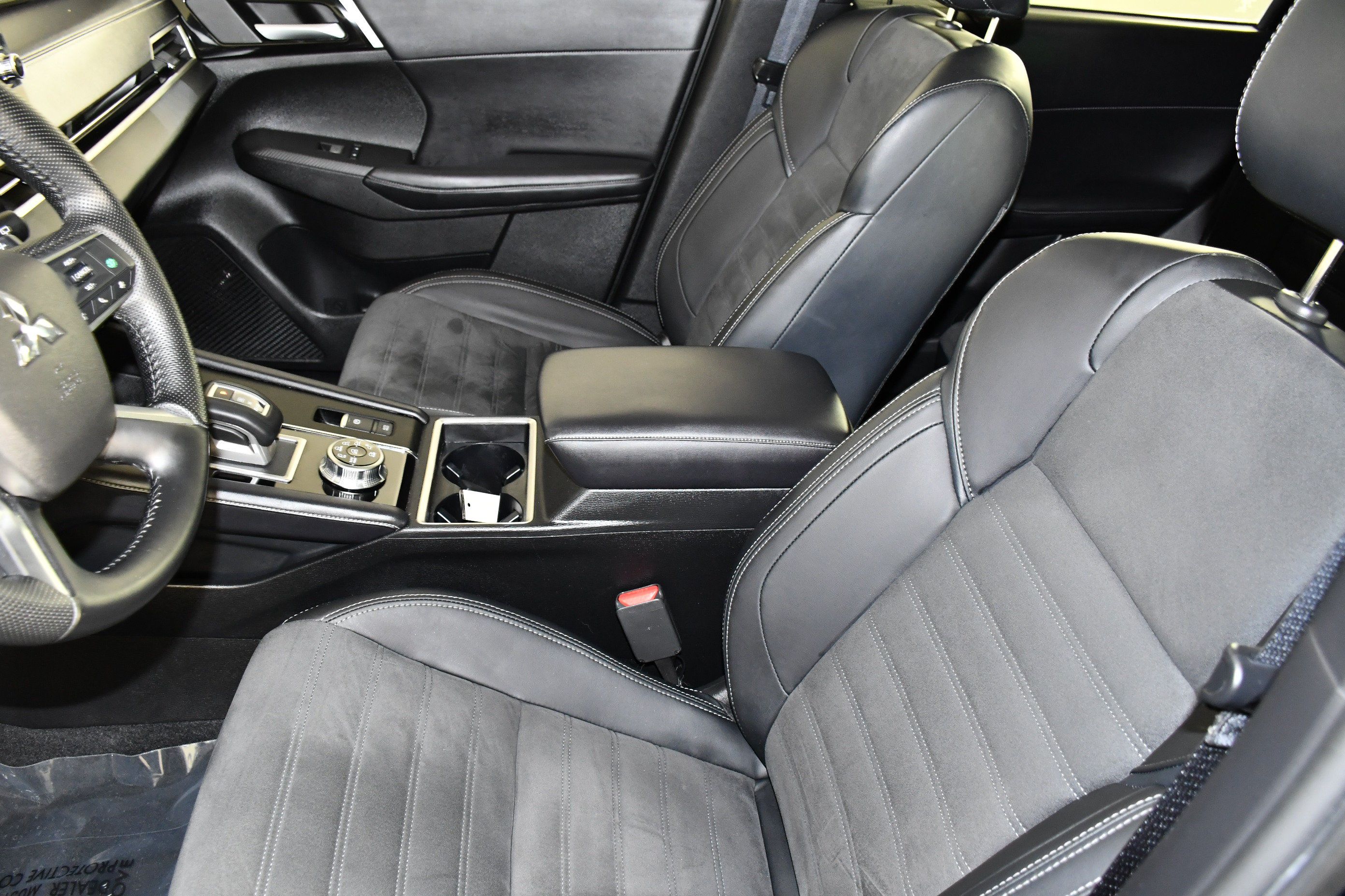 Used 2025 Mitsubishi Outlander SE AWD/4WD image 38