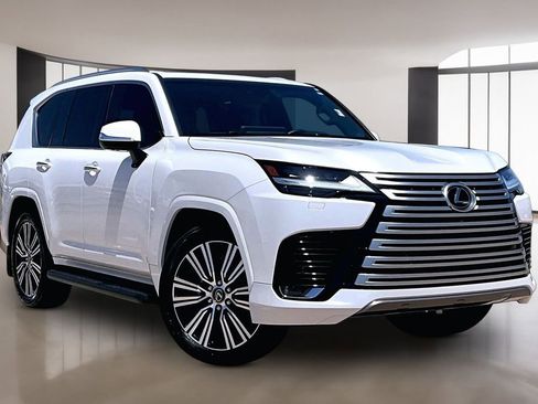 Used 2024 Lexus LX 600 4WD w/ Luxury Package image 11