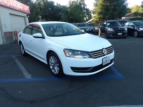 Used 2012 Volkswagen Passat 2.5 SEL Premium image 2