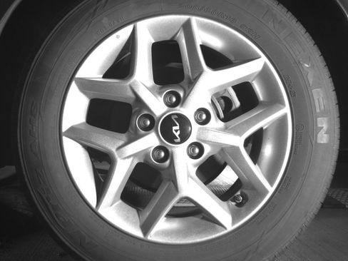 Used 2025 Kia Soul LX w/ LX Technology Package FWD image 14