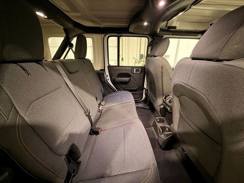 Used 2025 Jeep Wrangler Sport S image 30