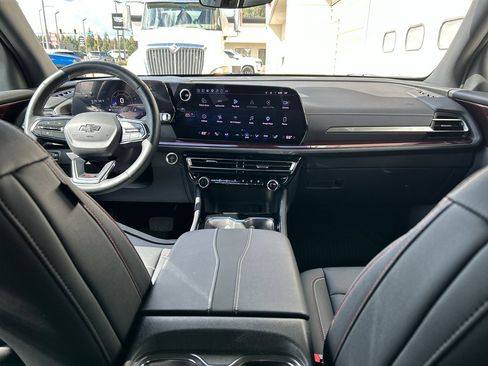 Used 2025 Chevrolet Traverse Z71 w/ LPO, Floor Liner Package AWD/4WD image 18