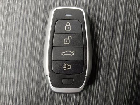 Used 2017 Honda Pilot LX image 32