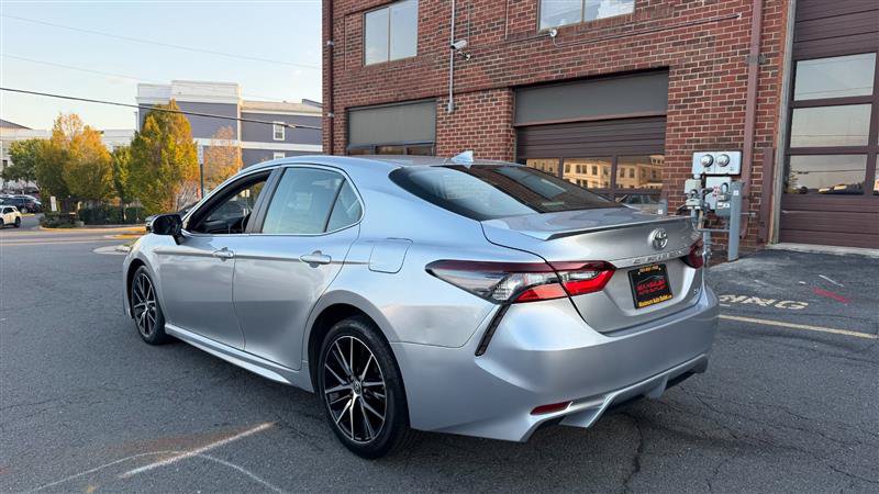 Used 2021 Toyota Camry SE FWD image 14