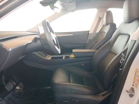 Used 2024 Tesla Model Y Long Range image 9