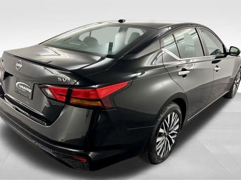 Used 2024 Nissan Altima 2.5 SV image 9