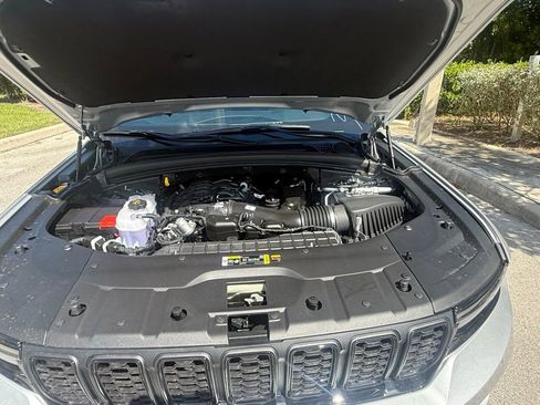 New 2025 Jeep Grand Cherokee Altitude image 33