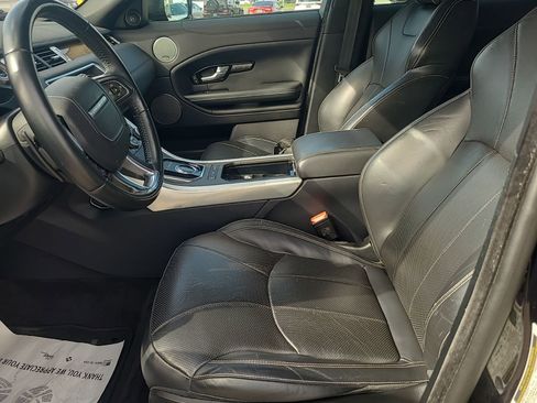 Used 2019 Land Rover Range Rover Evoque HSE image 11
