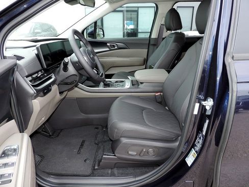 New 2026 Kia Carnival FWD image 13