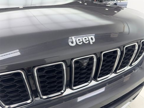 Used 2024 Jeep Grand Cherokee L Limited w/ Luxury Tech Group II image 27