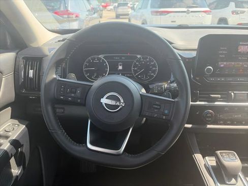 Used 2025 Nissan Pathfinder SV AWD/4WD image 15