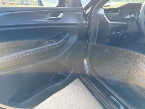 Used 2023 Jeep Grand Cherokee Altitude image 15