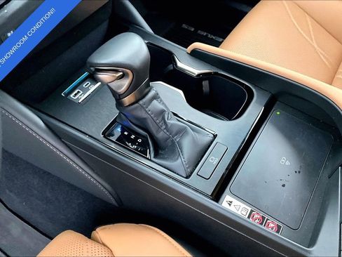 Used 2024 Lexus ES 350 Ultra Luxury w/ Accessory Package (Z2) image 19