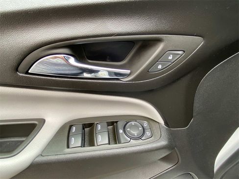 Used 2023 Chevrolet Equinox LT image 18