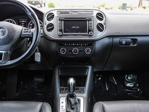 Used 2015 Volkswagen Tiguan SE image 13