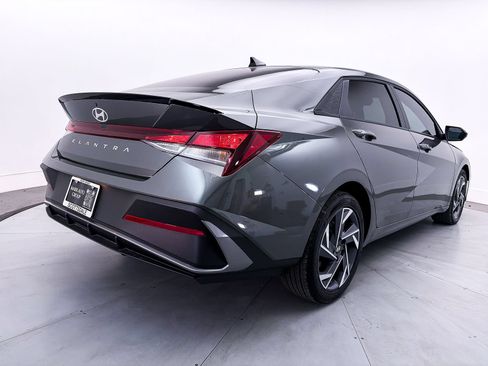 Used 2025 Hyundai Elantra Sport FWD image 13