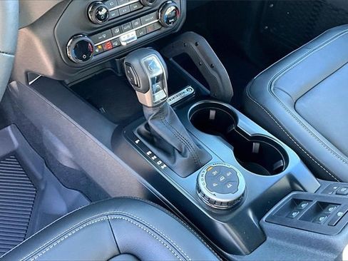 New 2025 Ford Bronco Outer Banks w/ Sasquatch Package image 7