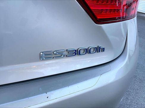 Used 2013 Lexus ES 300h Hybrid w/ Luxury Pkg image 29