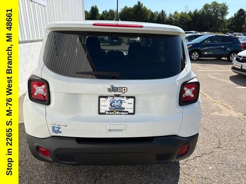 Used 2023 Jeep Renegade Latitude AWD/4WD image 10