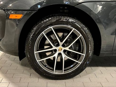 Certified 2025 Porsche Macan AWD/4WD image 14