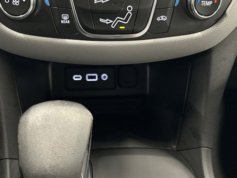 Used 2024 Chevrolet Equinox LS w/ LS Convenience Package image 32