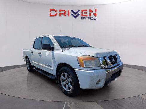 Used 2011 Nissan Titan SV w/ SV Value Truck Pkg image 7