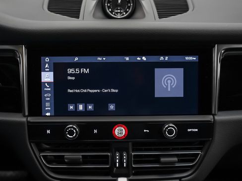 Used 2025 Porsche Macan image 23