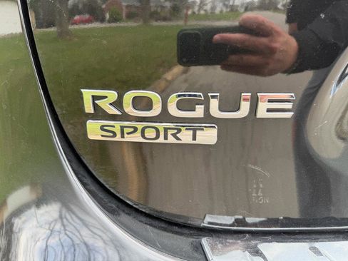 Used 2020 Nissan Rogue Sport SL FWD image 26