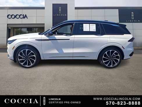 Certified 2024 Lincoln Nautilus Black Label AWD/4WD image 7