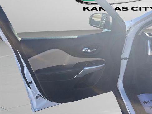 Used 2018 Jeep Cherokee Limited image 26