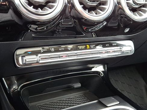 Used 2023 Mercedes-Benz CLA 250 4MATIC image 17