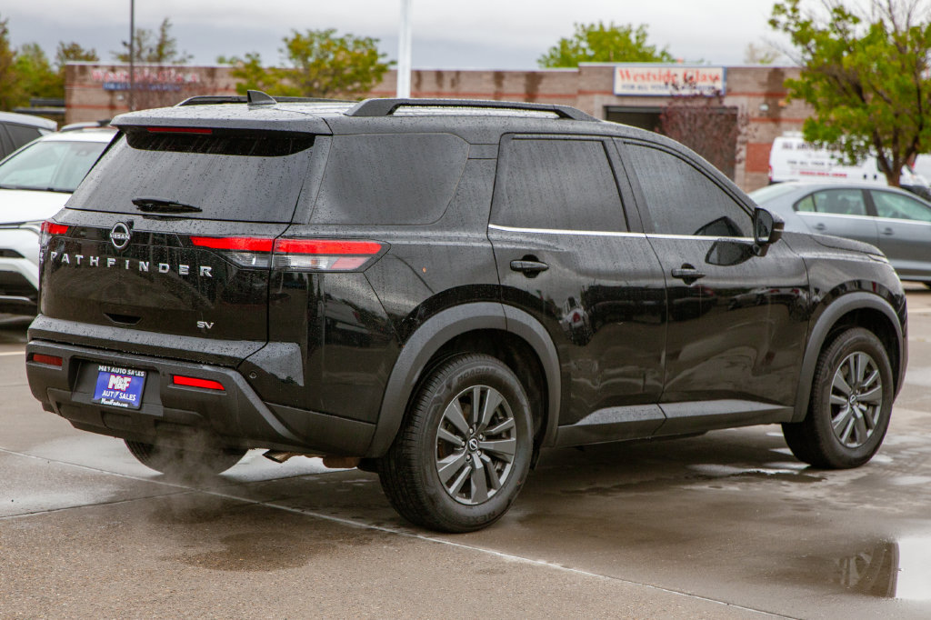 Used 2022 Nissan Pathfinder SV FWD image 4