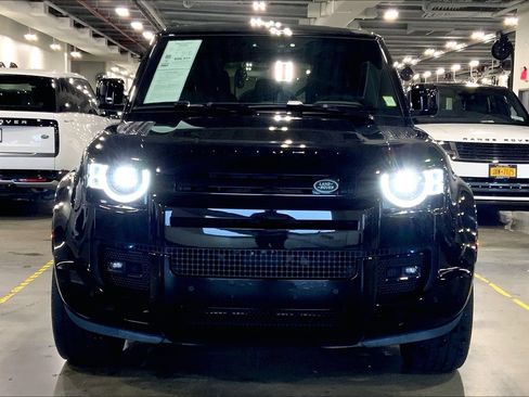 Certified 2025 Land Rover Defender 110 X-Dynamic SE AWD/4WD image 3