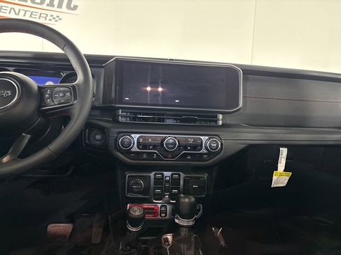 Used 2024 Jeep Gladiator Rubicon w/ Convenience Group image 20