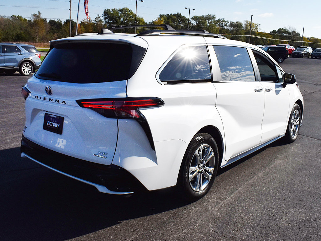 Used 2023 Toyota Sienna XSE w/ XSE Plus Package AWD/4WD image 18