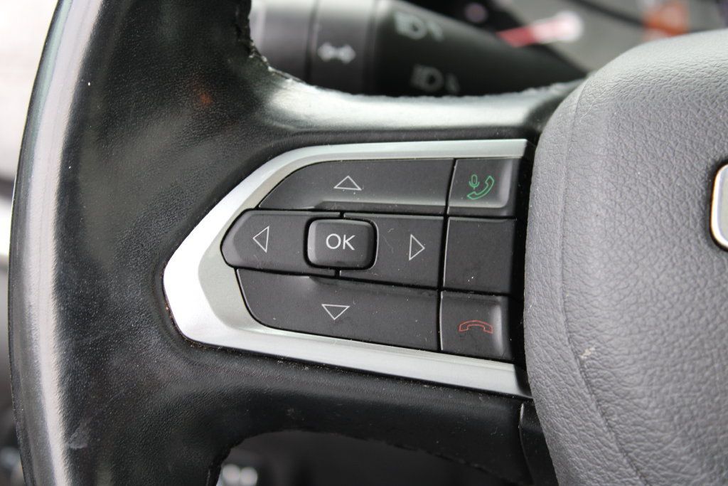 Used 2022 Jeep Compass Latitude w/ Sun and Sound Group AWD/4WD image 14