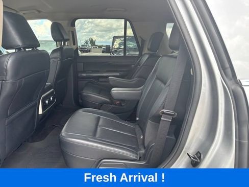 Used 2023 Ford Expedition XLT RWD image 3