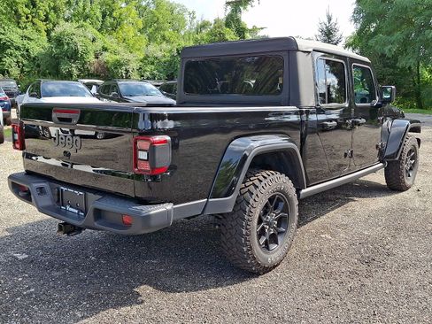 Used 2025 Jeep Gladiator Sport AWD/4WD image 6