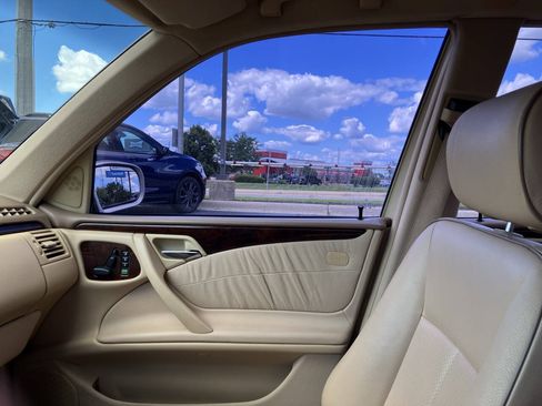 Used 2000 Mercedes-Benz E 320 Sedan image 13