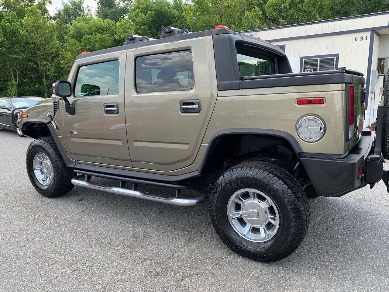 Used 2005 HUMMER H2 SUT w/ Preferred Equipment Group AWD/4WD image 6