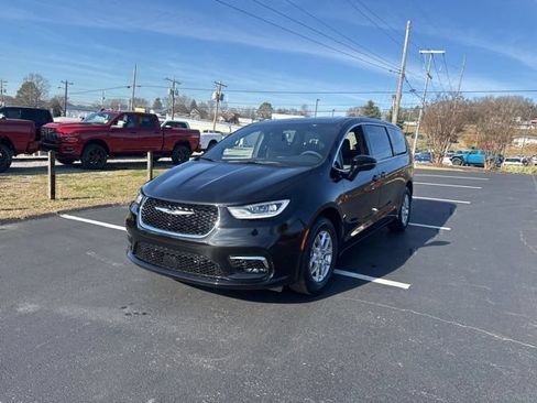 New 2026 Chrysler Pacifica Select FWD image 3